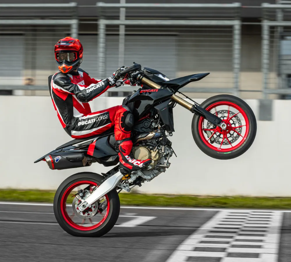 hypermotard 698 negra